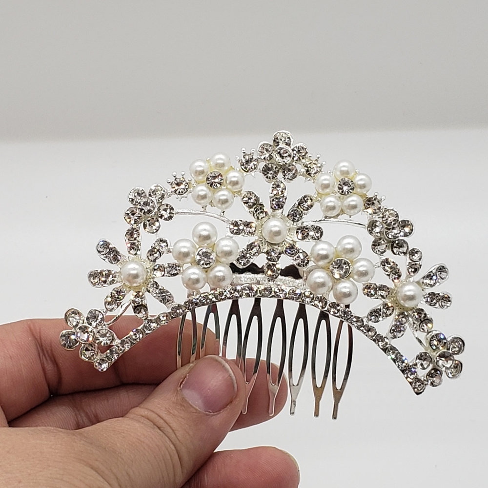 Rhinestone and Pearl Glam Hair Comb. Wedding.